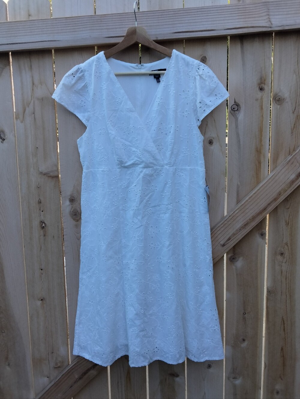 Maggy London NWT White Eyelet Cap Sleeve Surplice V-Neck Dress Size 12 Lined